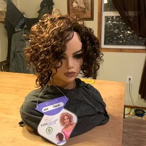 NEW Vivica Fox Nene wig in color FS4/30